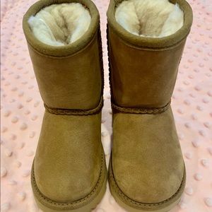 New Ugg Classic Short Waterproof Boots 7